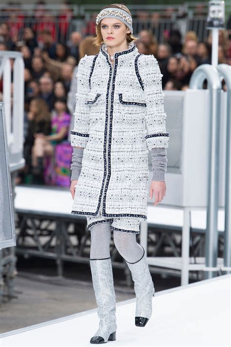 chanel abiti da cerimonia 2017|Chanel: Fall 2017 .